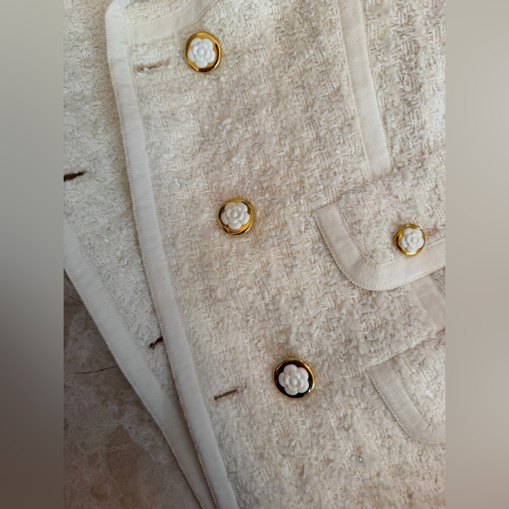 Chanel Boutique vintage skirt suit from the Cruise 1991 collection with a jacket - Picture 12 of 14